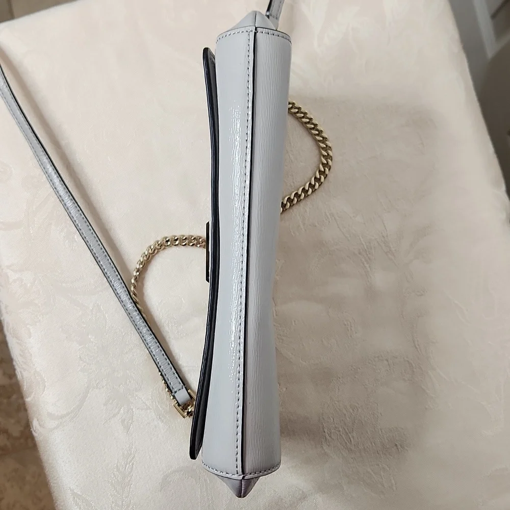 Kate Spade ♠️ carson gray patent leather with gold chain crossbody
